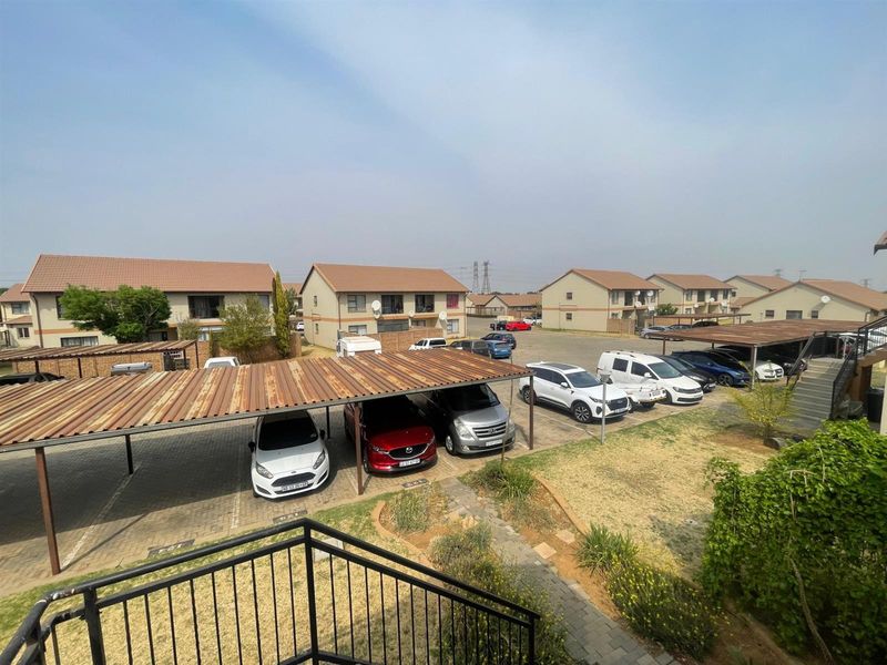 Two bedroom To Rent in Parklands Estate - Photo 2
