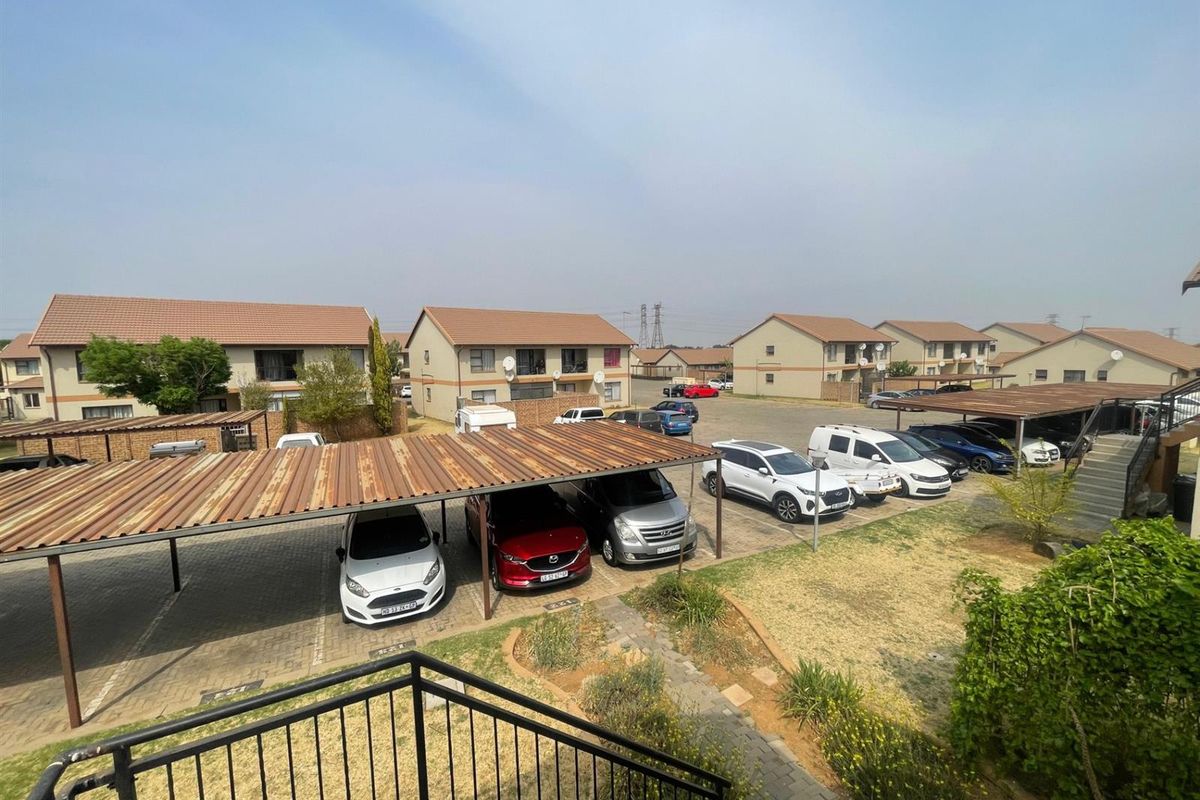 Two bedroom To Rent in Parklands Estate - Photo 2