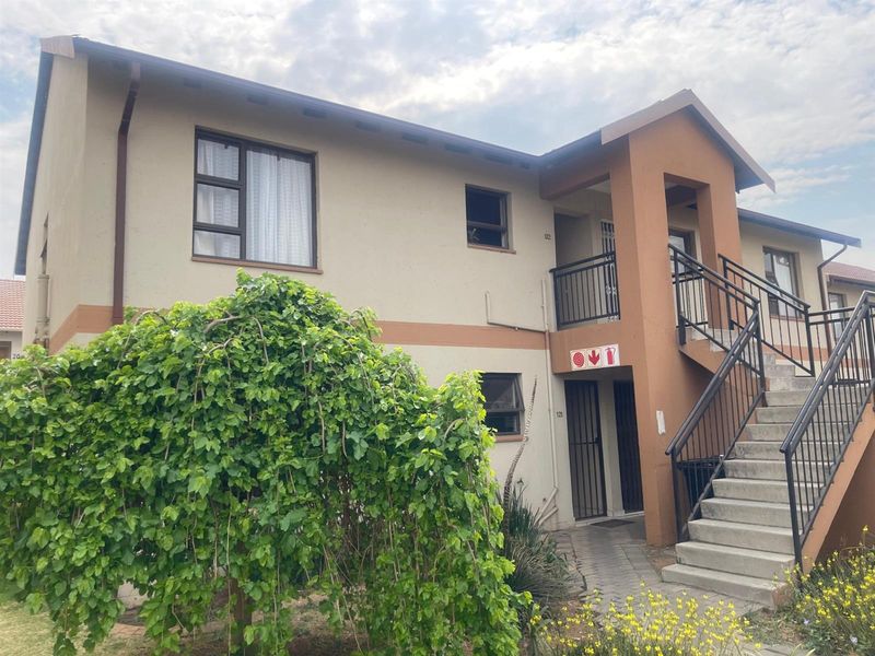 Two bedroom To Rent in Parklands Estate - Photo 3
