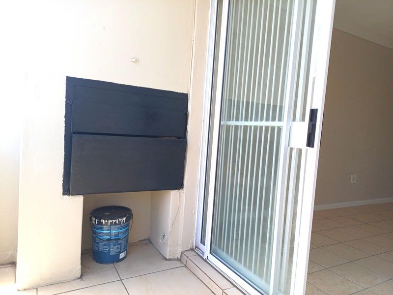 Neat 2 Bedroom Apartment in Parklands - Photo 8