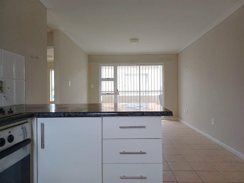 Neat 2 Bedroom Apartment in Parklands - Photo 4