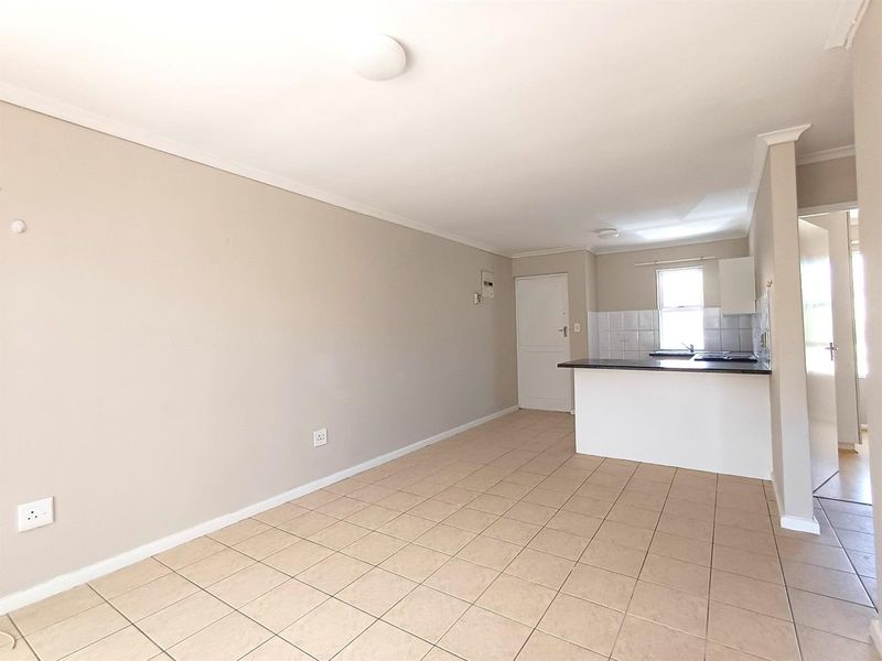 Neat 2 Bedroom Apartment in Parklands - Photo 5