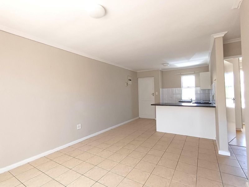 Neat 2 Bedroom Apartment in Parklands - Photo 4
