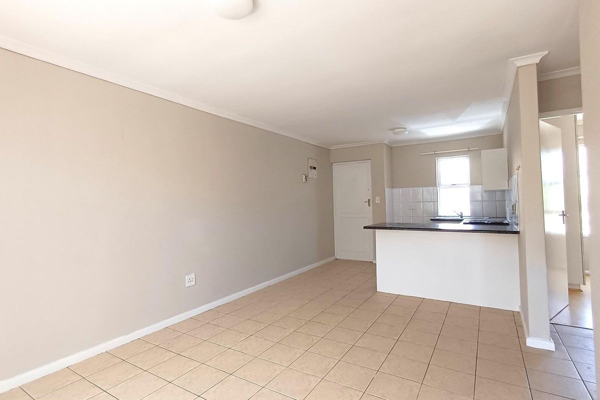 Neat 2 Bedroom Apartment in Parklands - Photo 4