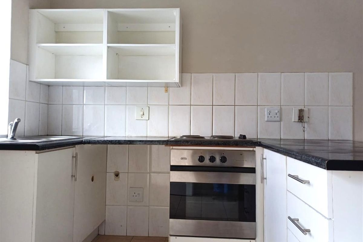 Neat 2 Bedroom Apartment in Parklands - Photo 2