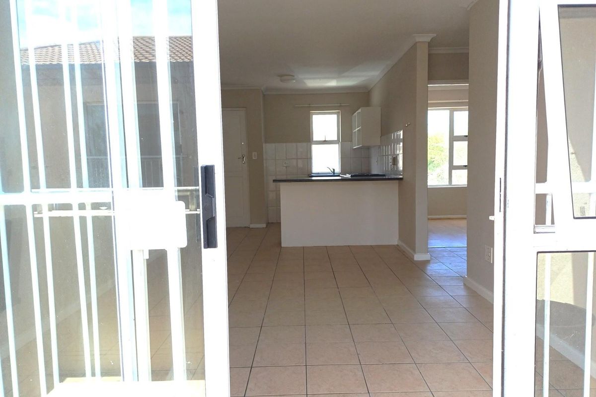 Neat 2 Bedroom Apartment in Parklands - Photo 5