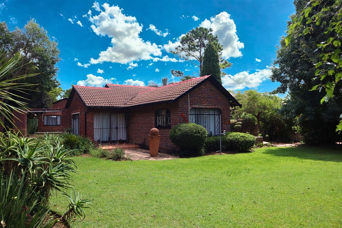 Charming Family Home with Cottage for Sale in Wilgehuwel - Photo 2