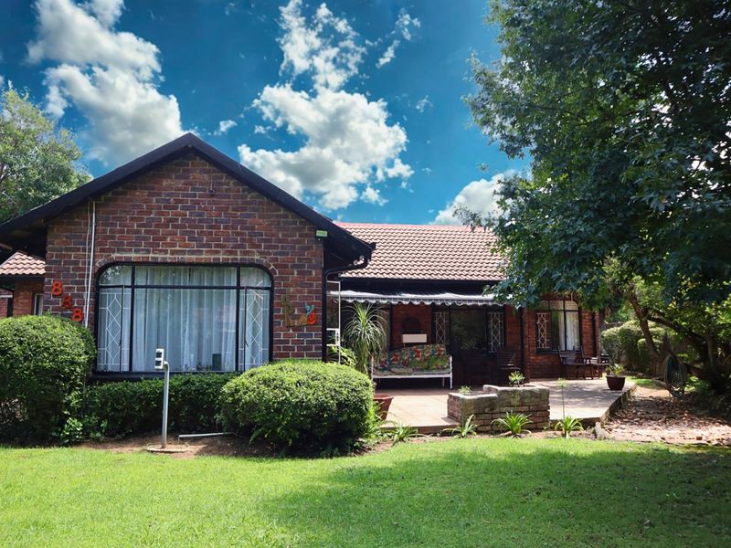 Charming Family Home with Cottage for Sale in Wilgehuwel - Photo 3