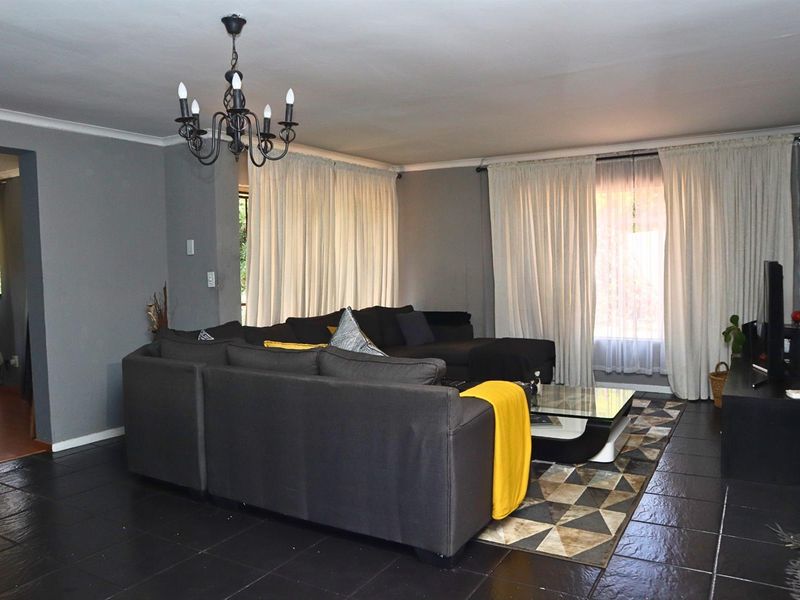 Charming Family Home with Cottage for Sale in Wilgehuwel - Photo 10