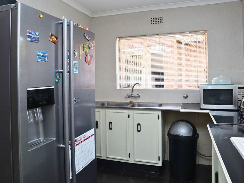 Charming Family Home with Cottage for Sale in Wilgehuwel - Photo 7