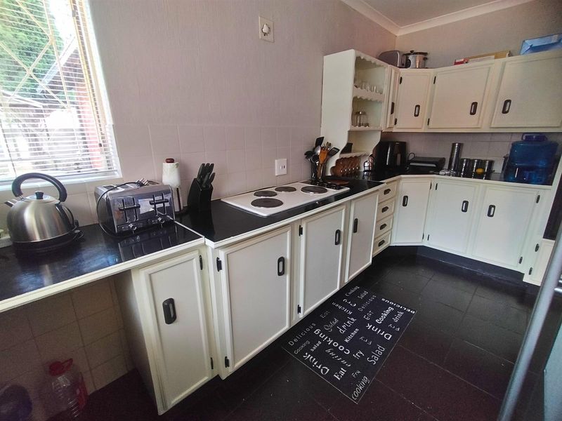 Charming Family Home with Cottage for Sale in Wilgehuwel - Photo 5