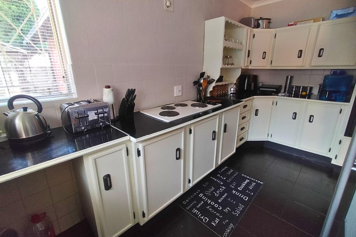 Charming Family Home with Cottage for Sale in Wilgehuwel - Photo 5