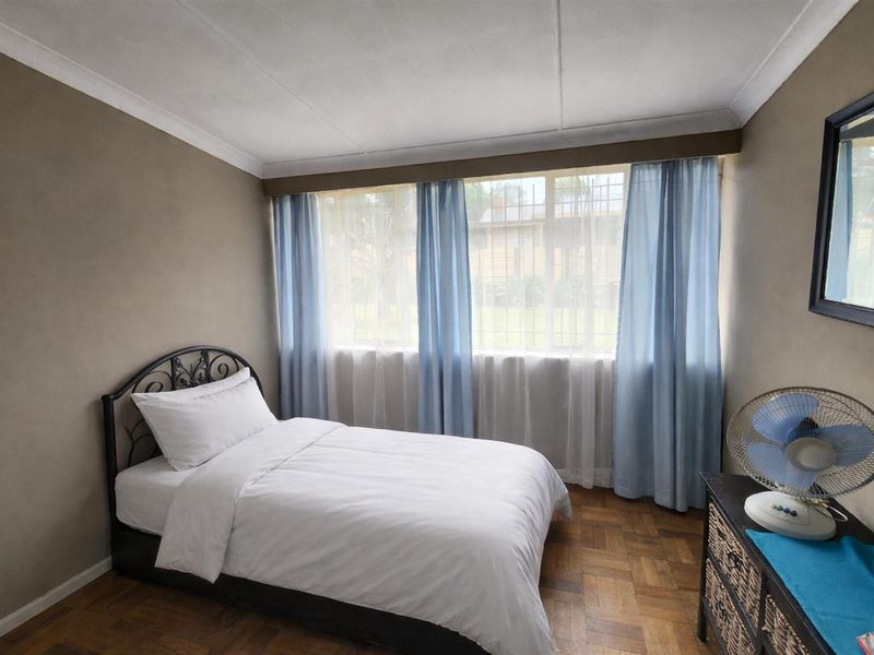 Spacious 4-Bedroom Family Home with Borehole for Sale in Valhalla, Centurion - Photo 10