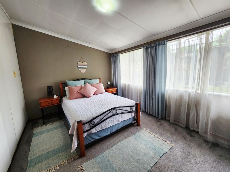 Spacious 4-Bedroom Family Home with Borehole for Sale in Valhalla, Centurion - Photo 9