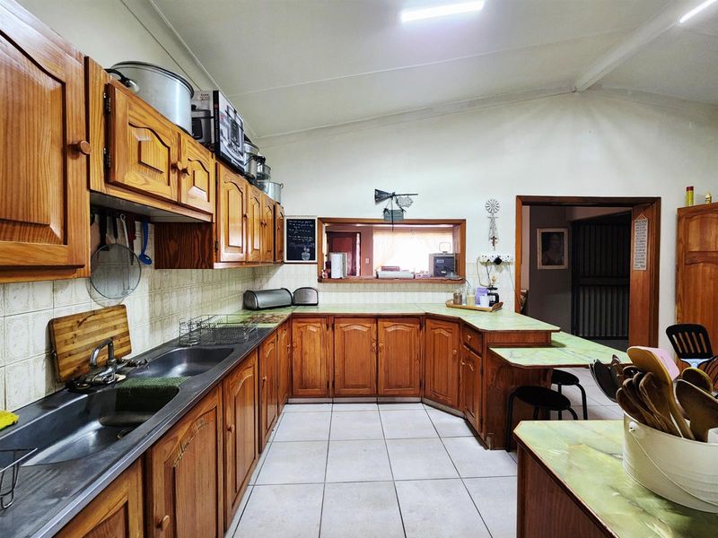 Spacious 4-Bedroom Family Home with Borehole for Sale in Valhalla, Centurion - Photo 6