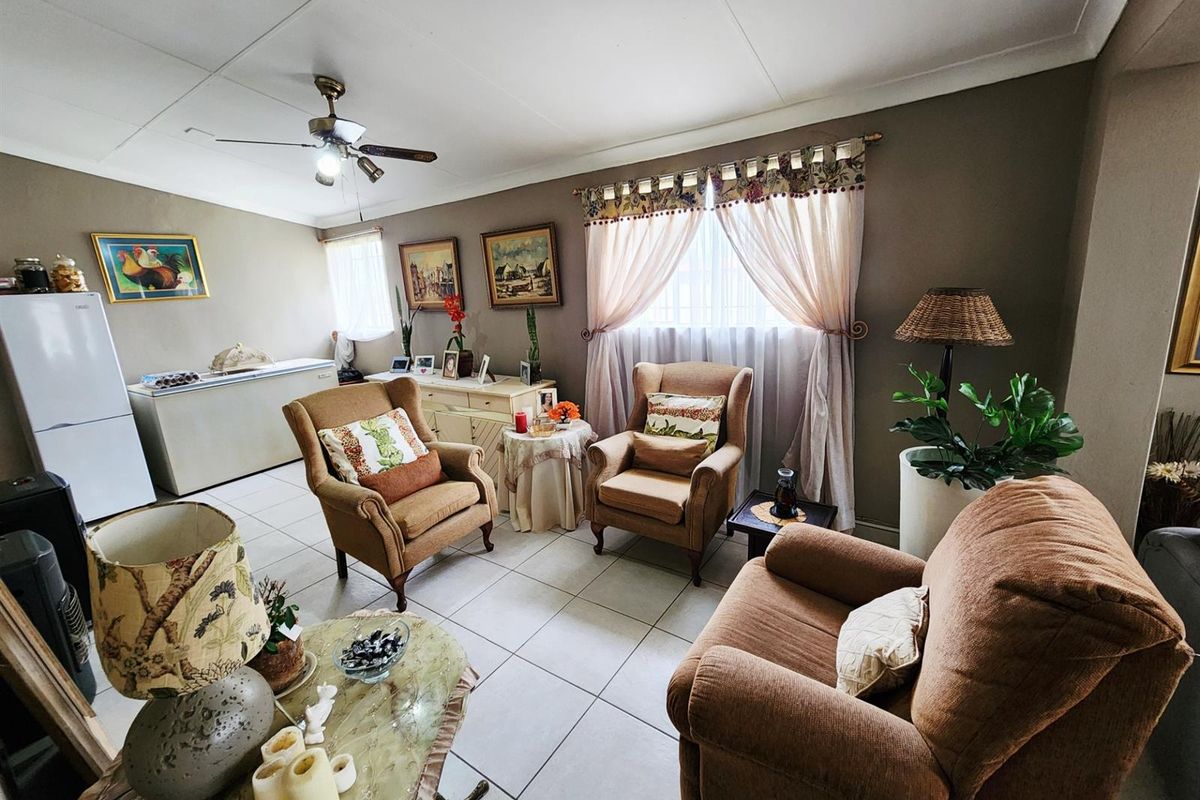 Spacious 4-Bedroom Family Home with Borehole for Sale in Valhalla, Centurion - Photo 5