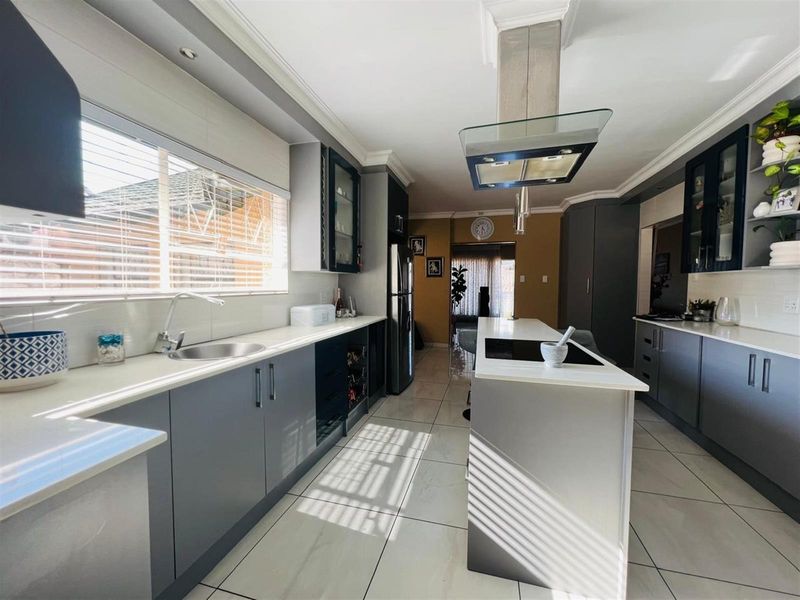 House For Sale in Vanderbijlpark SE 7, Vanderbijlpark SE, Vanderbijlpark - Photo 1