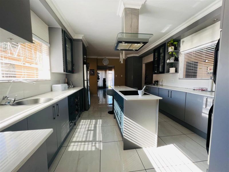 House For Sale in Vanderbijlpark SE 7, Vanderbijlpark SE, Vanderbijlpark - Photo 2