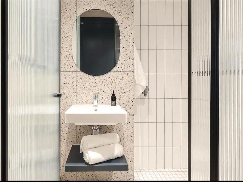 Fully furnished Airbnb Apartment in Sea Point - Photo 3