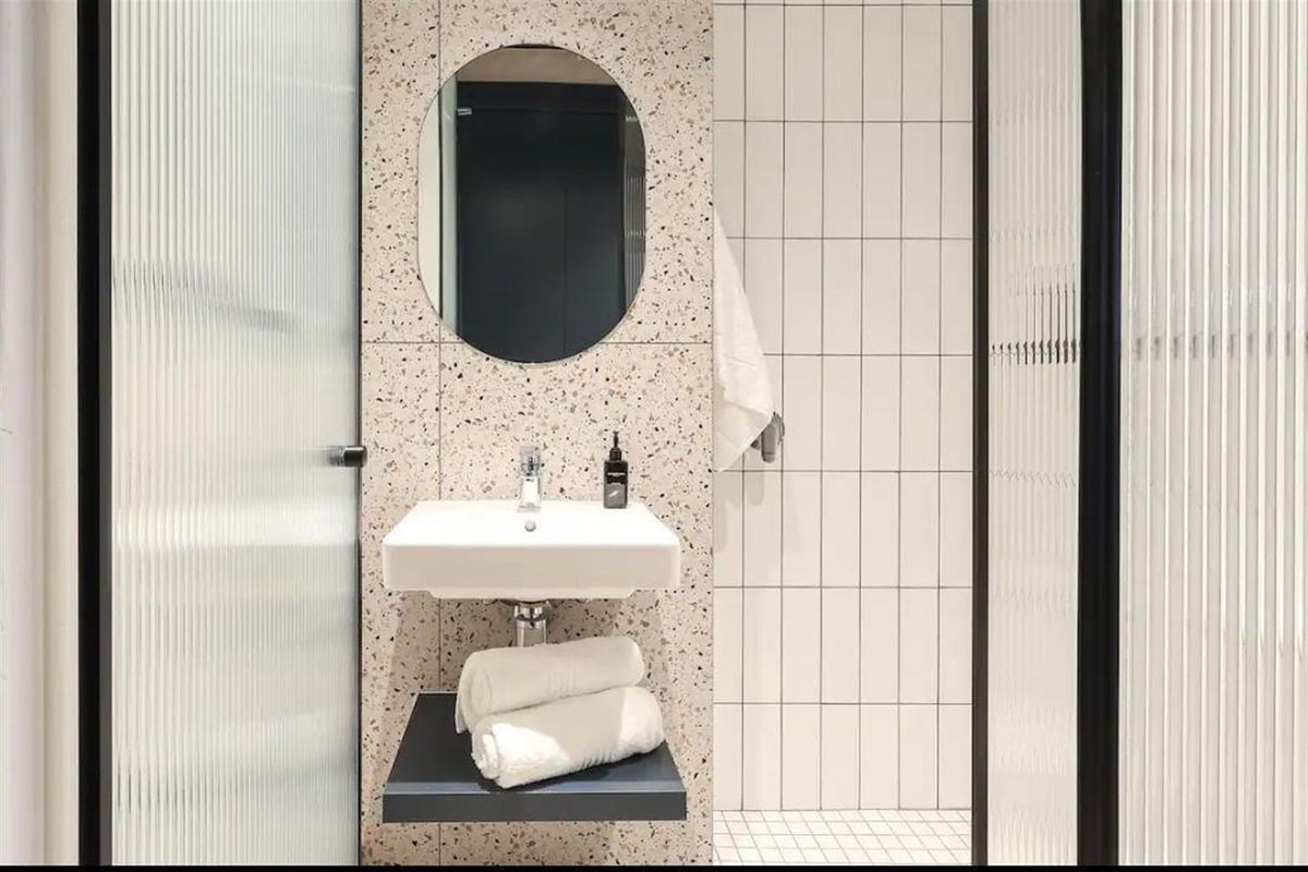 Fully furnished Airbnb Apartment in Sea Point - Photo 3