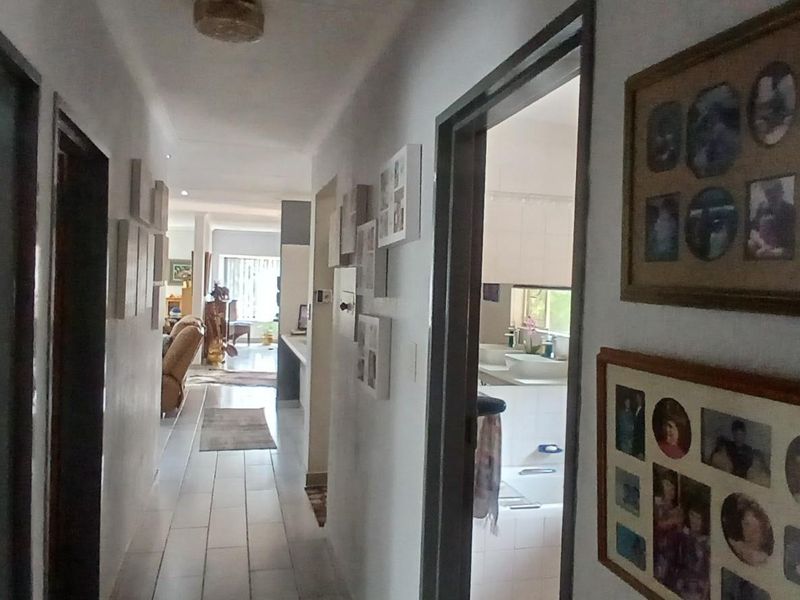 Beautiful 3 Bedroom House with Flatlet for Sale in Florauna, Pretoria - Photo 10