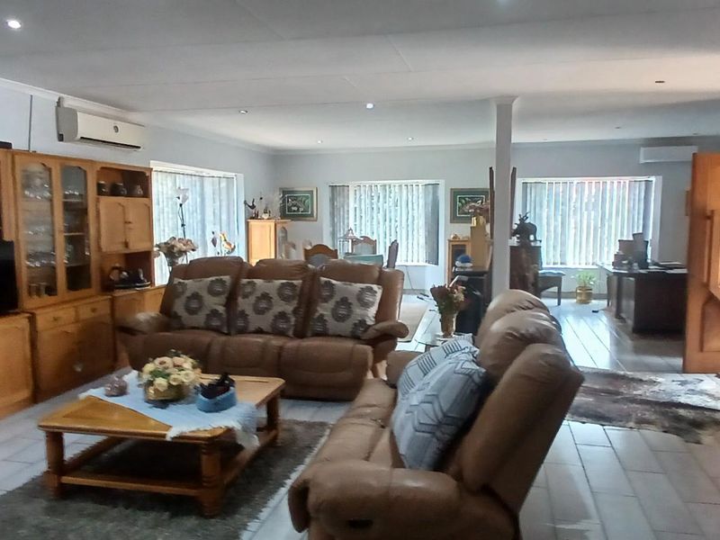 Beautiful 3 Bedroom House with Flatlet for Sale in Florauna, Pretoria - Photo 7