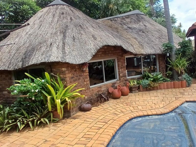 Beautiful 3 Bedroom House with Flatlet for Sale in Florauna, Pretoria - Photo 2
