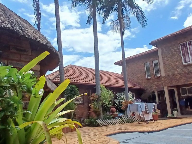 Beautiful 3 Bedroom House with Flatlet for Sale in Florauna, Pretoria - Photo 3
