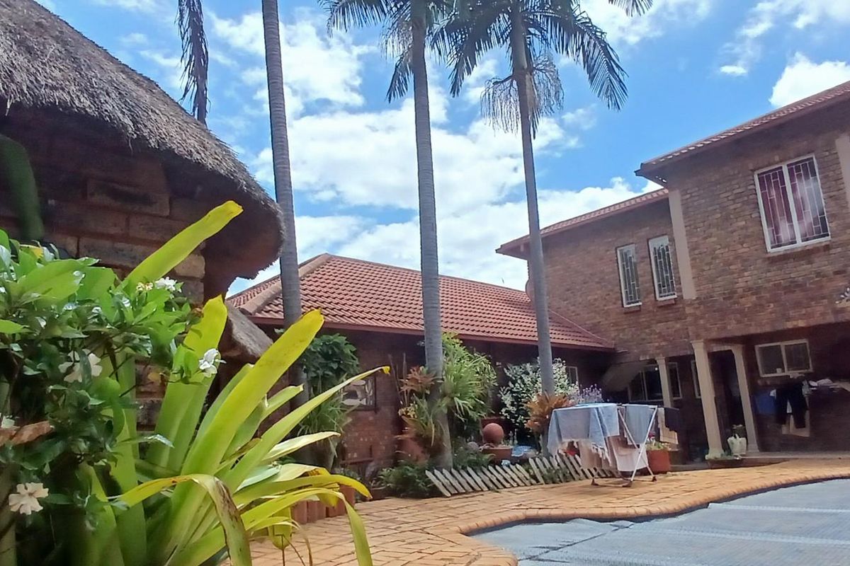 Beautiful 3 Bedroom House with Flatlet for Sale in Florauna, Pretoria - Photo 3