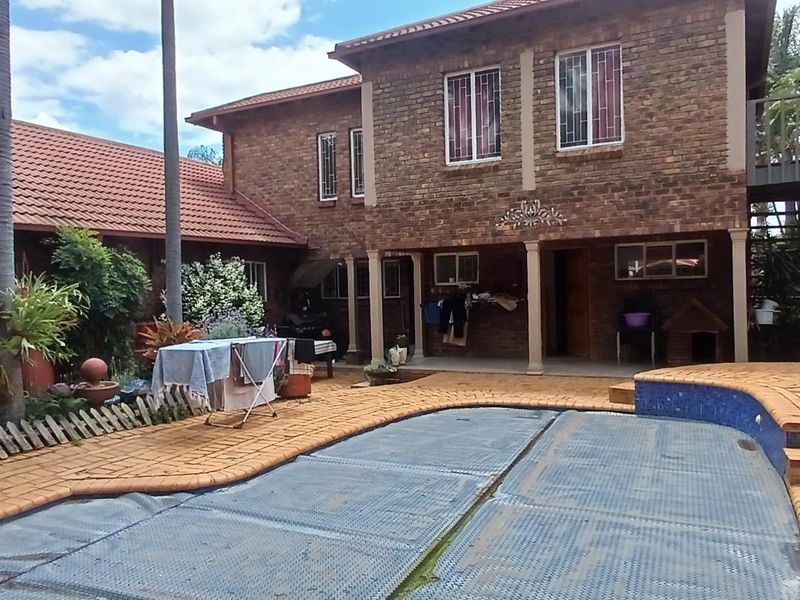 Beautiful 3 Bedroom House with Flatlet for Sale in Florauna, Pretoria - Photo 5