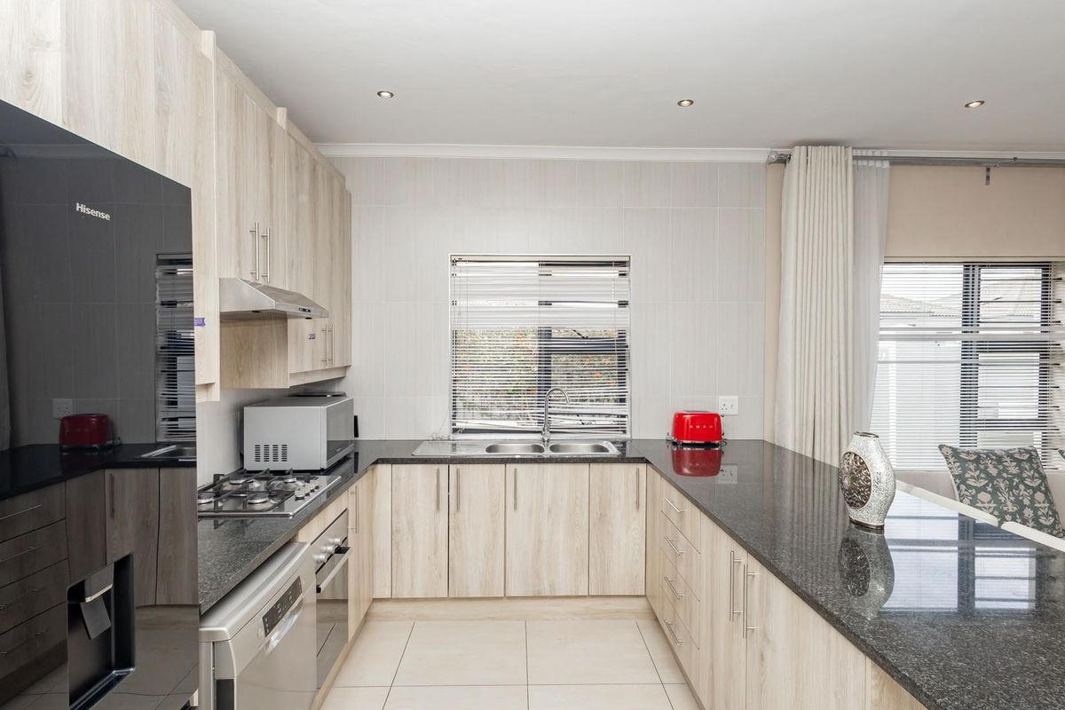 Modern 3 Bed Freestanding House For Sale in Parklands, Blouberg - Photo 4