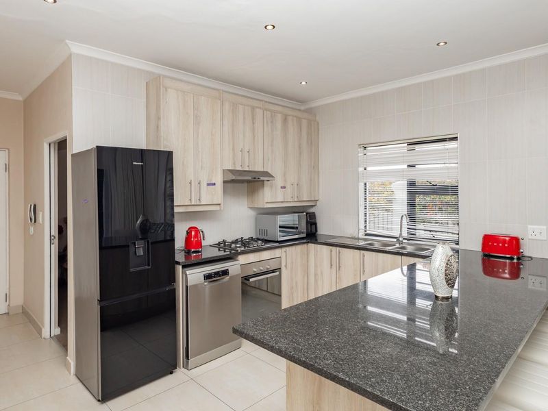 Modern 3 Bed Freestanding House For Sale in Parklands, Blouberg - Photo 3