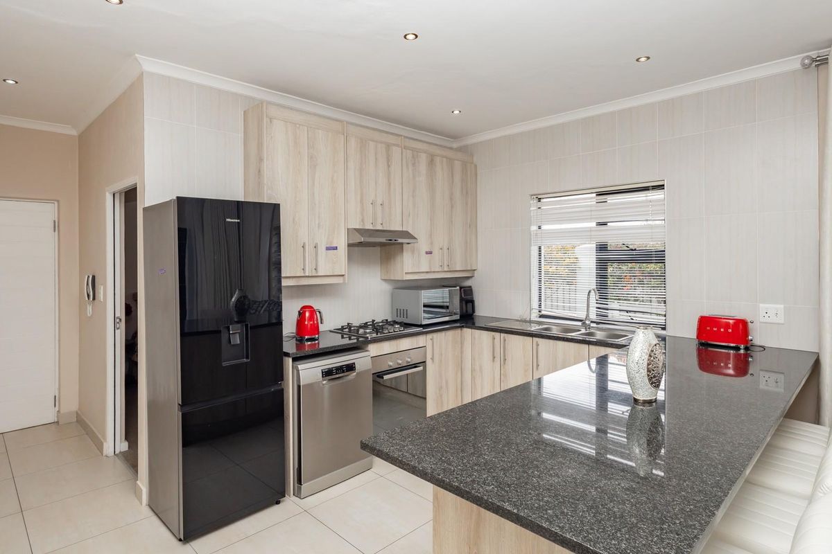 Modern 3 Bed Freestanding House For Sale in Parklands, Blouberg - Photo 3