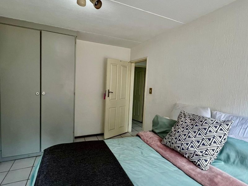 2 bedroom 1 bathroom -Graceland one - Photo 9