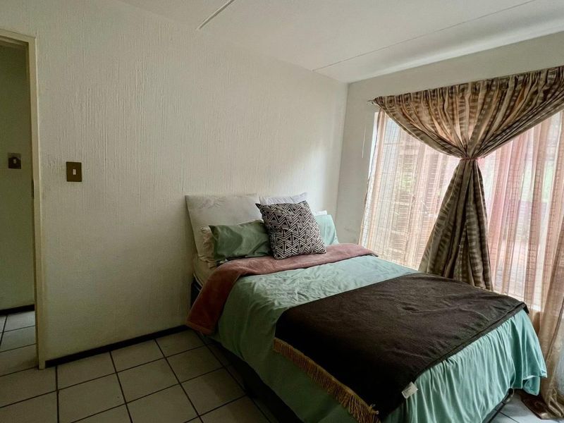 2 bedroom 1 bathroom -Graceland one - Photo 8