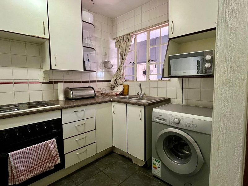 2 bedroom 1 bathroom -Graceland one - Photo 6