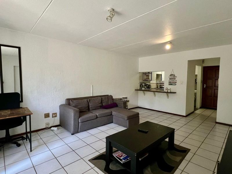 2 bedroom 1 bathroom -Graceland one - Photo 3