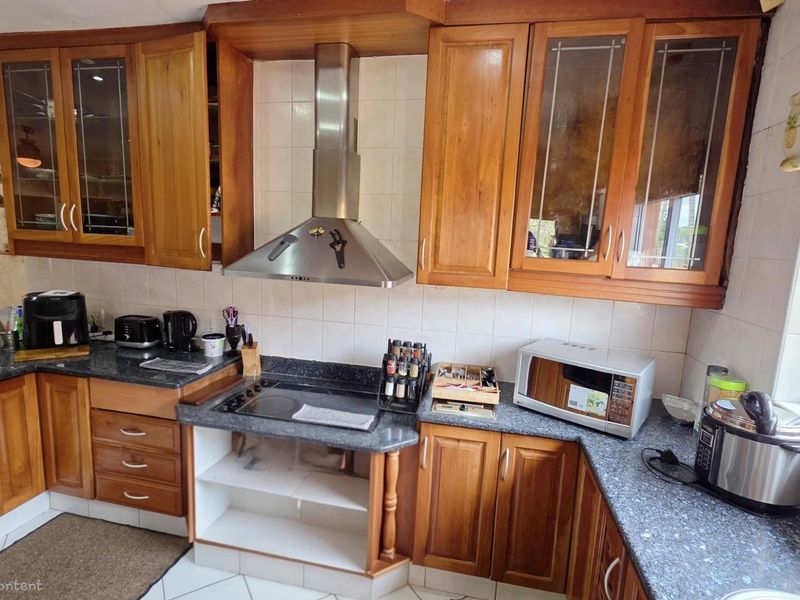 Magnificent 4 bedroom, 4 bathroom home For Sale in the heart of Ramsgate - Photo 9