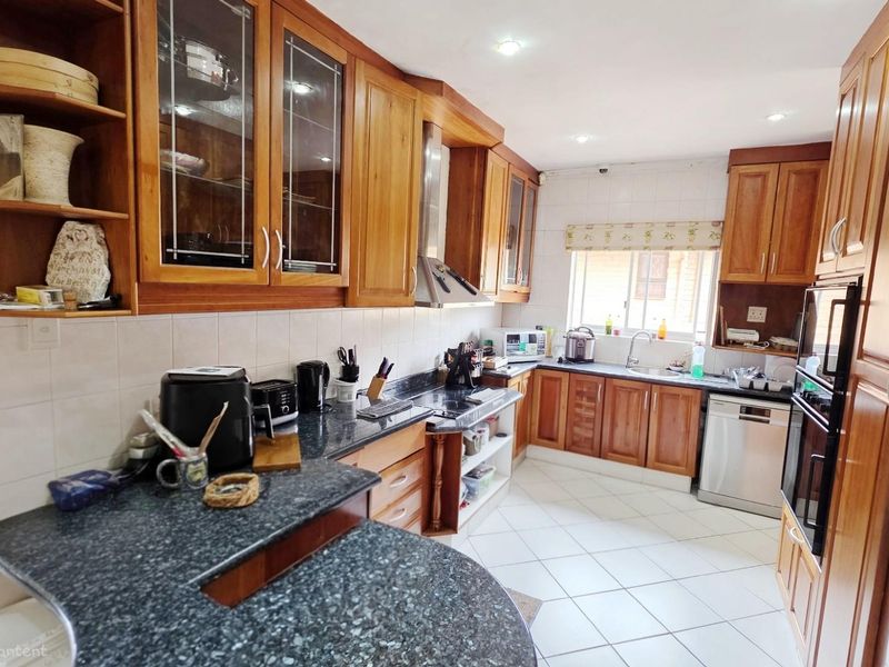 Magnificent 4 bedroom, 4 bathroom home For Sale in the heart of Ramsgate - Photo 8