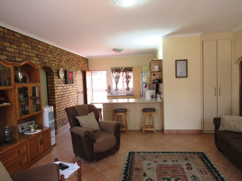 Townhouse For Sale in Bronkhorstspruit - Photo 7