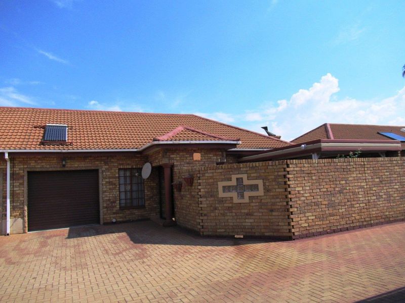 Townhouse For Sale in Bronkhorstspruit - Photo 1