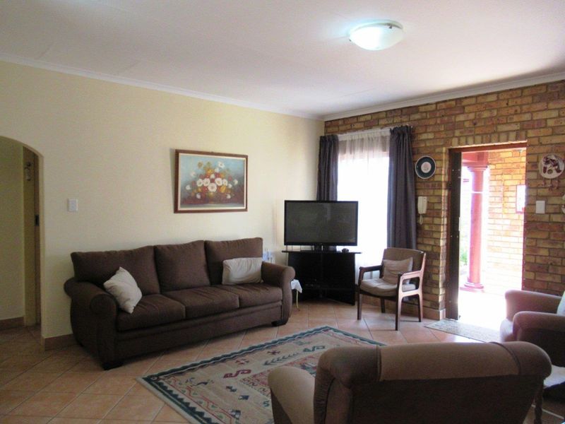 Townhouse For Sale in Bronkhorstspruit - Photo 4
