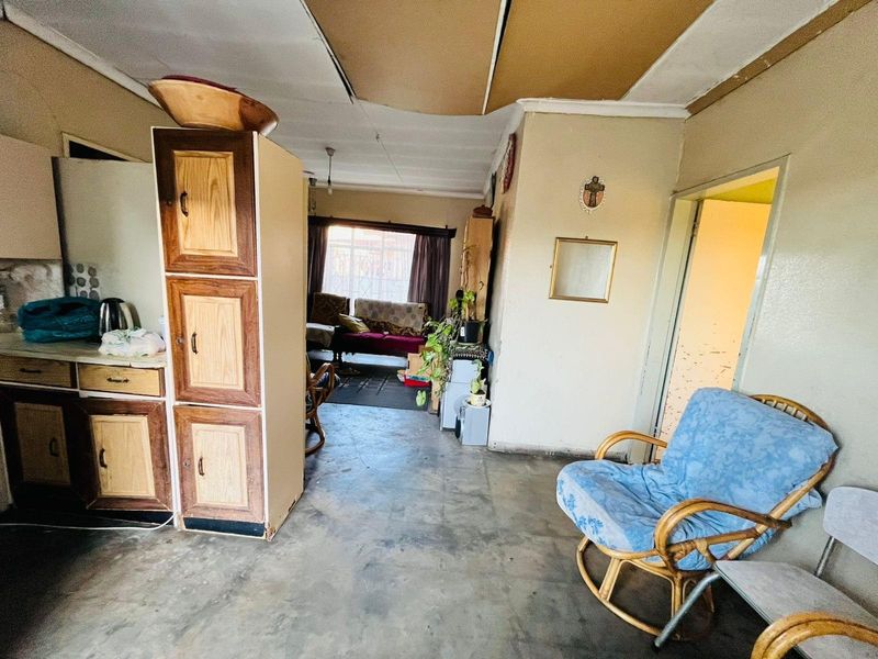 3 Bedroom house for sale in Zamdela Taylorpark Sasolburg - Photo 4