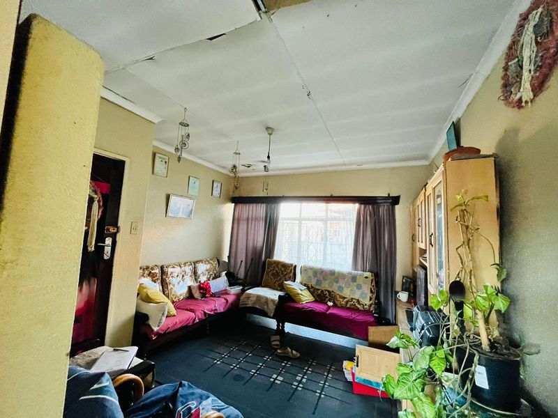 3 Bedroom house for sale in Zamdela Taylorpark Sasolburg - Photo 8