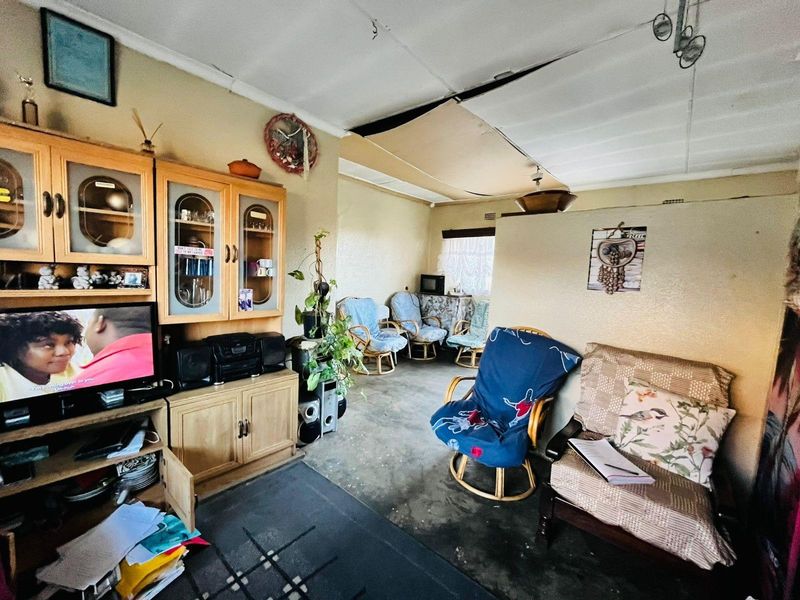 3 Bedroom house for sale in Zamdela Taylorpark Sasolburg - Photo 7