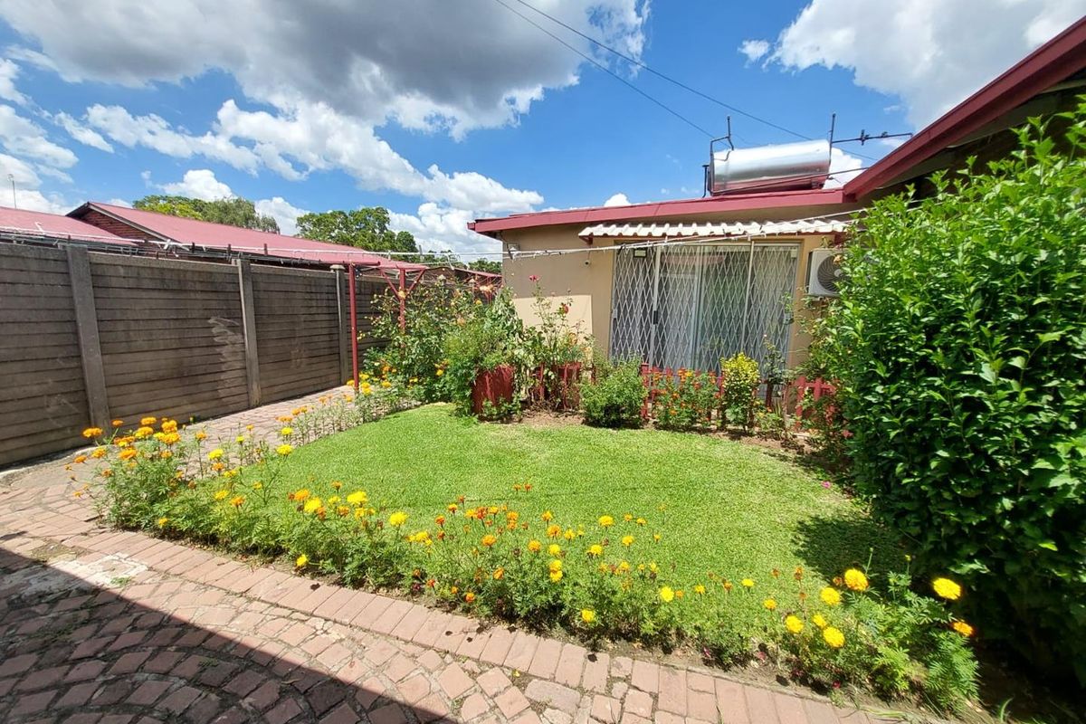 4-Bedroom House For Sale in Vanderbijlpark SE, Vanderbijlpark - Photo 3