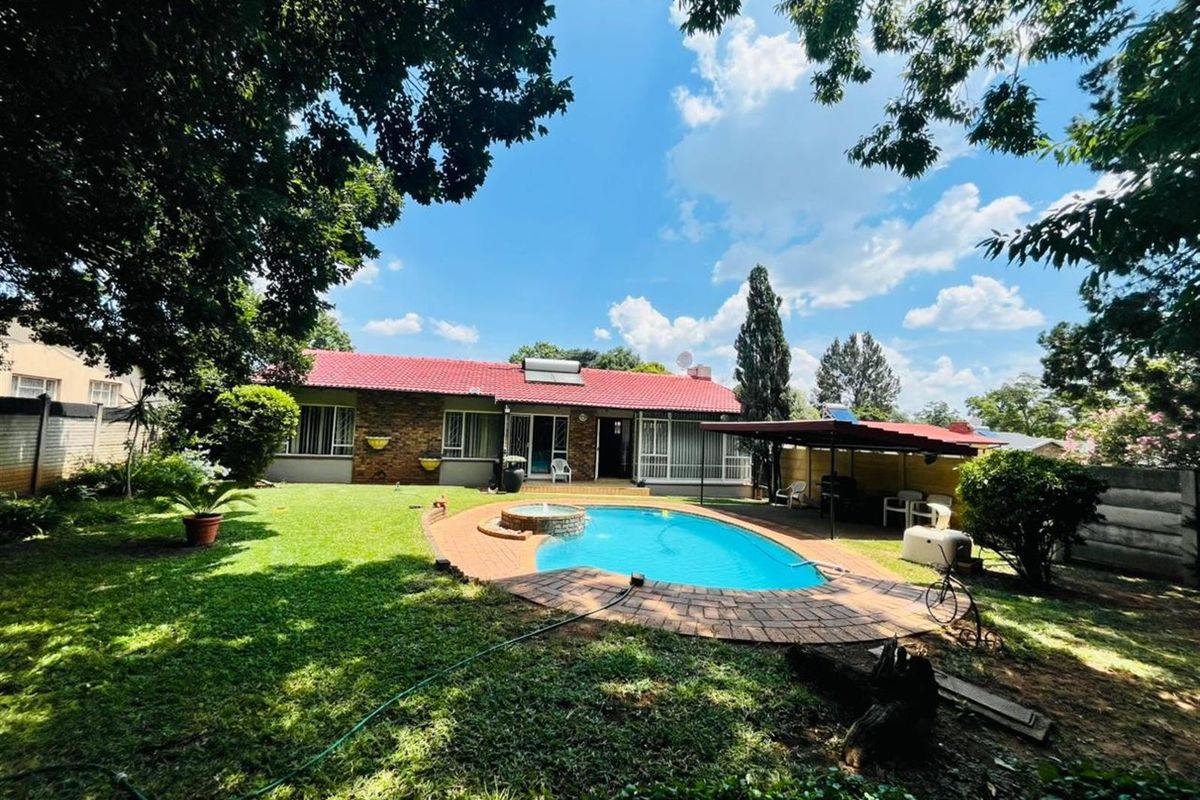 Charming 3-Bedroom House For Sale in Sasolburg Central, Sasolburg - Photo 3