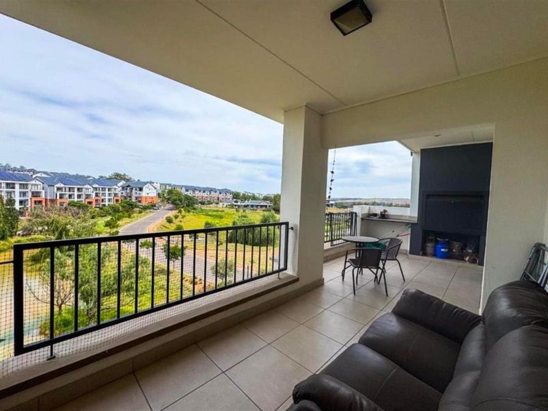 INVESTORS: Modern 2 Bedroom PENTHOUSE For Sale in Linbro Park, Sandton - Photo 2