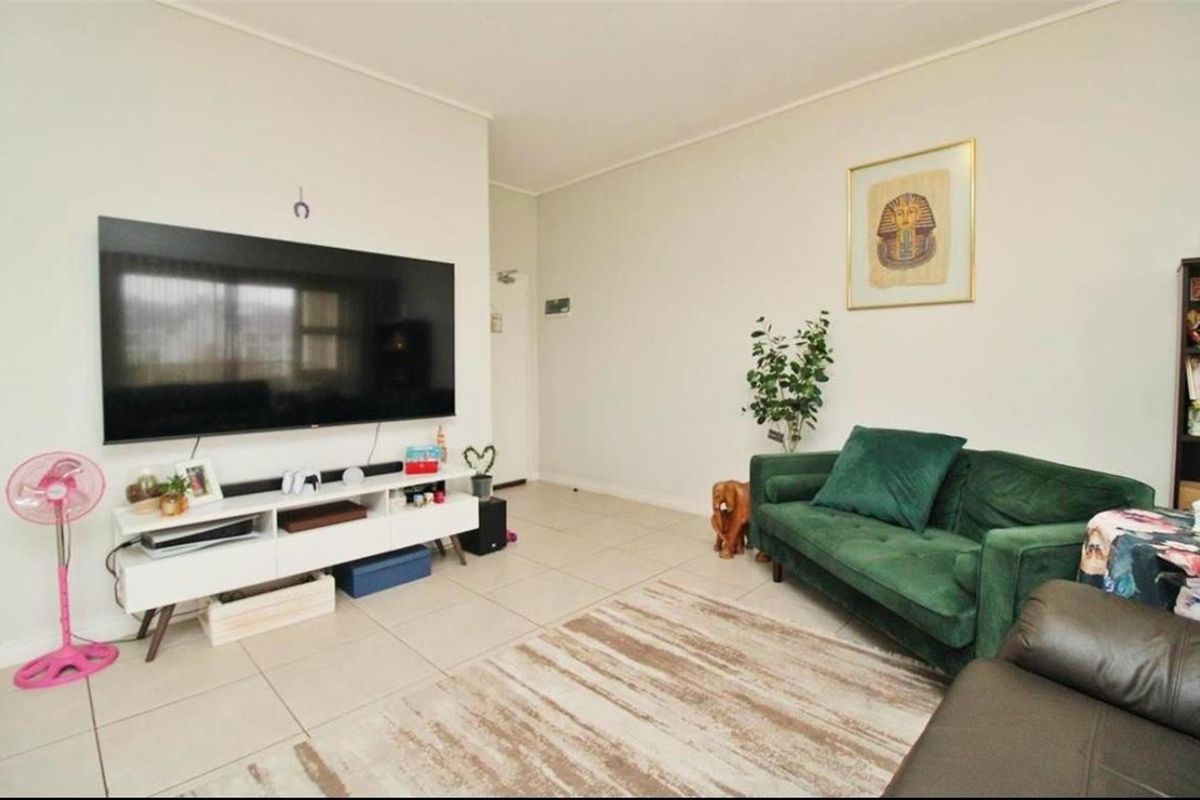 EXCEPTIONAL 2 Bedroom PENTHOUSE with scenic views in Linbro Park, Sandton - Photo 5