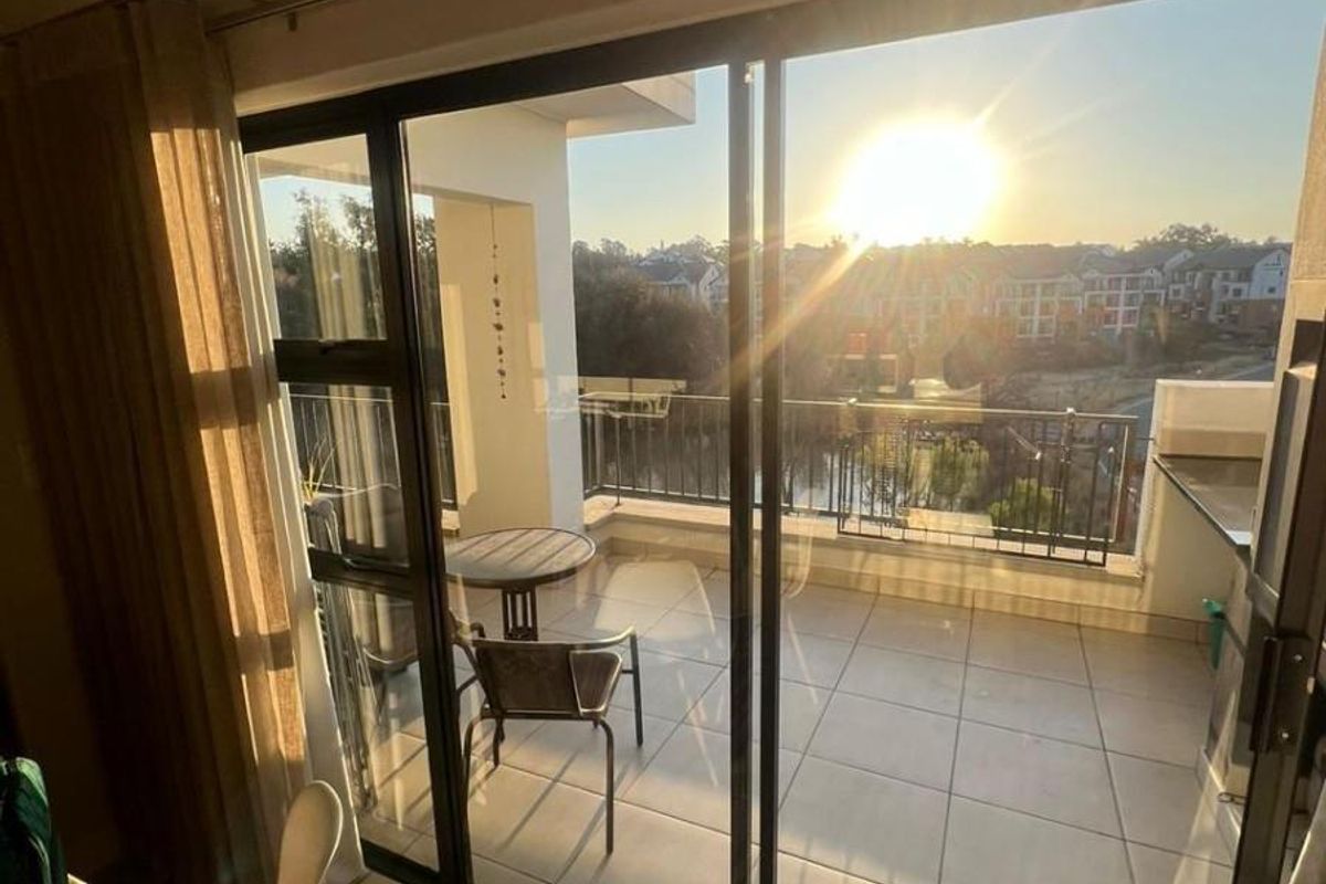 EXCEPTIONAL 2 Bedroom PENTHOUSE with scenic views in Linbro Park, Sandton - Photo 4